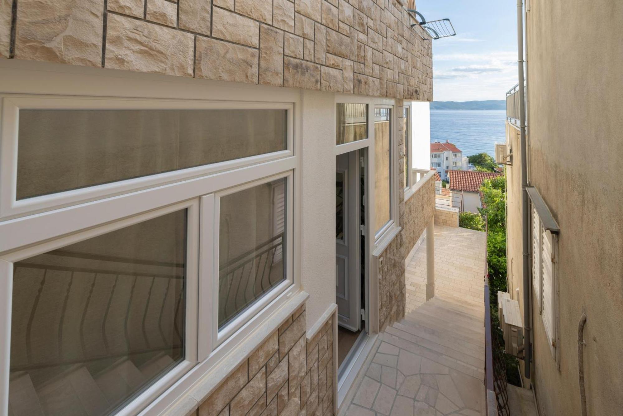 Apartments Niki Brela Exterior photo